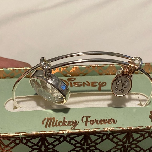 DISNEY EXPANDABLE CHARM BRACLET MICKEY FOREVER NWT IN BOX - Picture 2 of 5